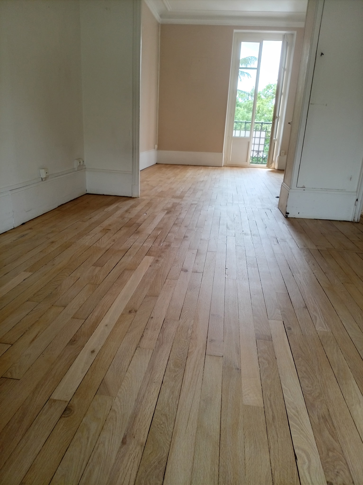 Ponçage parquet sapin immeuble haussmannien Mulhouse - Les Ponceurs Réunis
