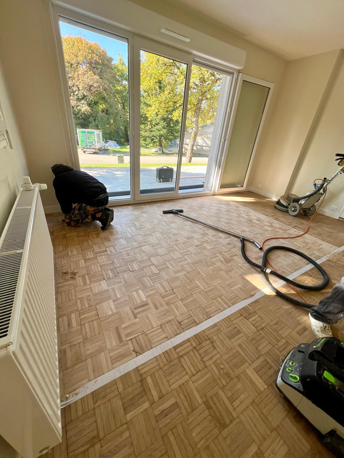 Parquet mosaïque rénové et vitrifié
