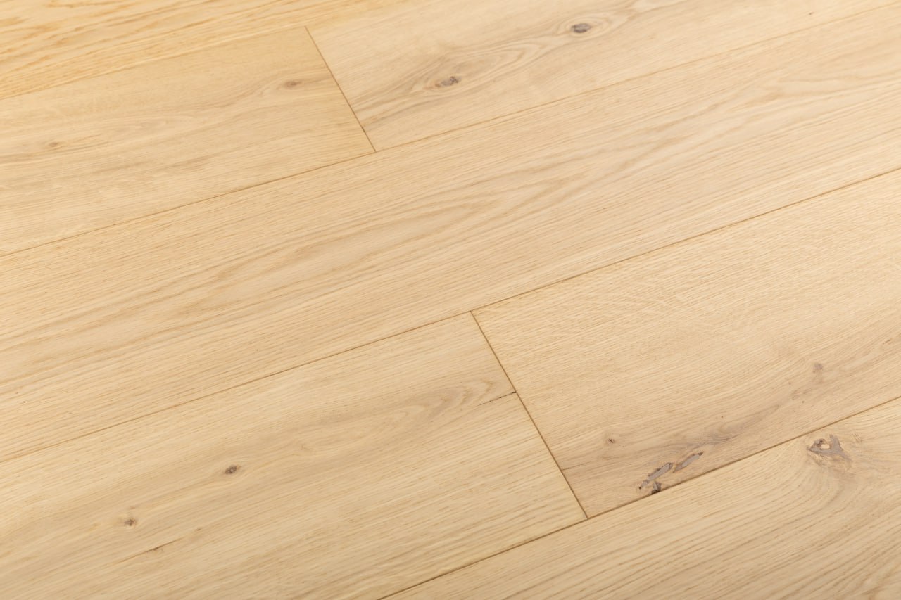 Parquet massif mat sans entretien rénové dans un immeuble de standing à Strasbourg