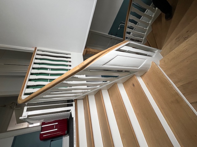 Sablage d'un escalier en bois