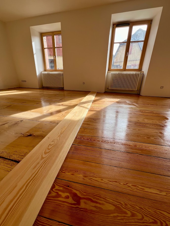 Parquet à motif géométrique, photographie de la galerie Les Ponceurs Réunis
