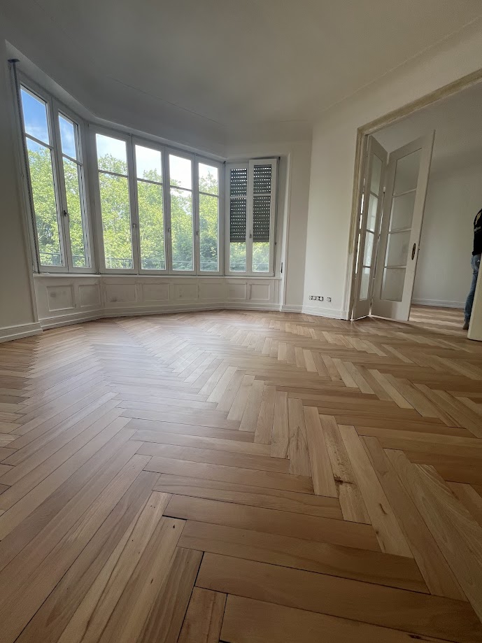 Comment nettoyer un parquet ancien ciré dans l'Est de la France : le guide des pros Les Ponceurs Réunis