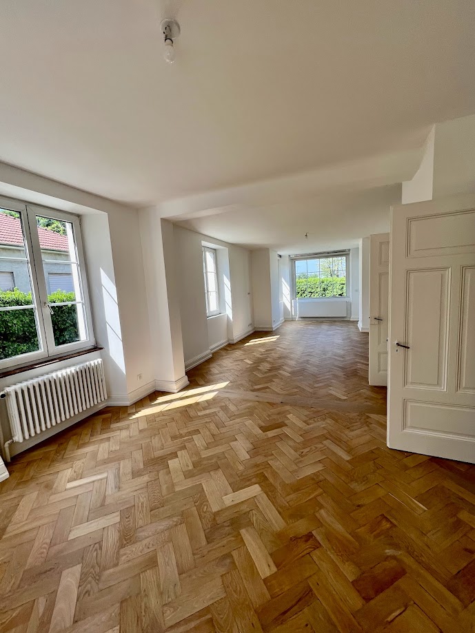 Parquet ancien à chevrons rénové