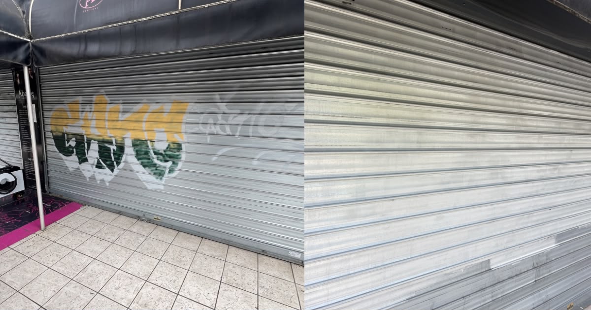 Avant / après — effacement laser de tag sur rideau métallique de commerce